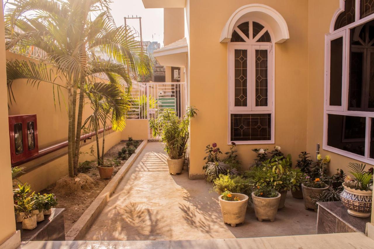 Lav Kush International Hotel - Varanasi — Photos 1